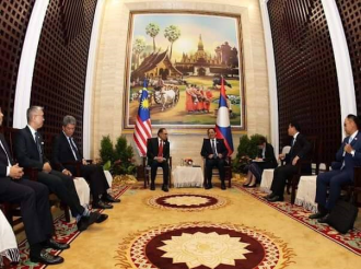 Laos and Malaysia Discuss Strengthening Bilateral Ties at ASEAN Summit